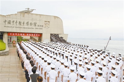 北海舰队到中国甲午战争博物馆纪念甲午战争爆发120周年 少林文武学校资料图