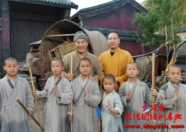 嵩山少林武术学校与众多影视公司签约，给学会提供更多的演出机会！